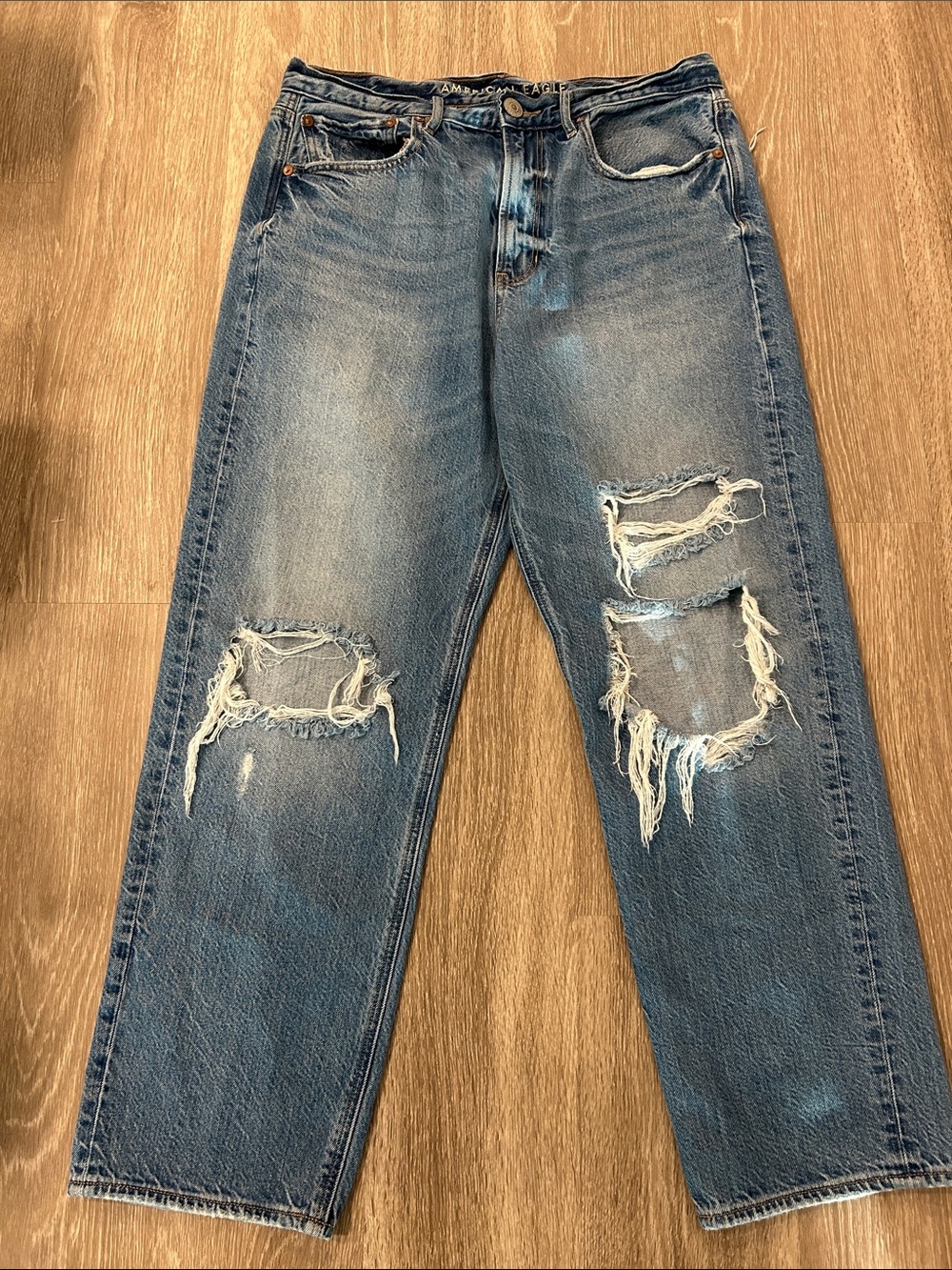 American Eagle Outfitters - Distressed 90s Boyfriend Jeans